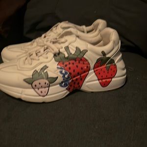 Women’s size 8.5 Gucci Rython sneakers!!
